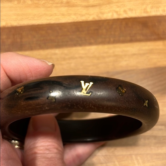 LOUIS VUITTON Monogram Wood Bangle - Picture 2 of 13